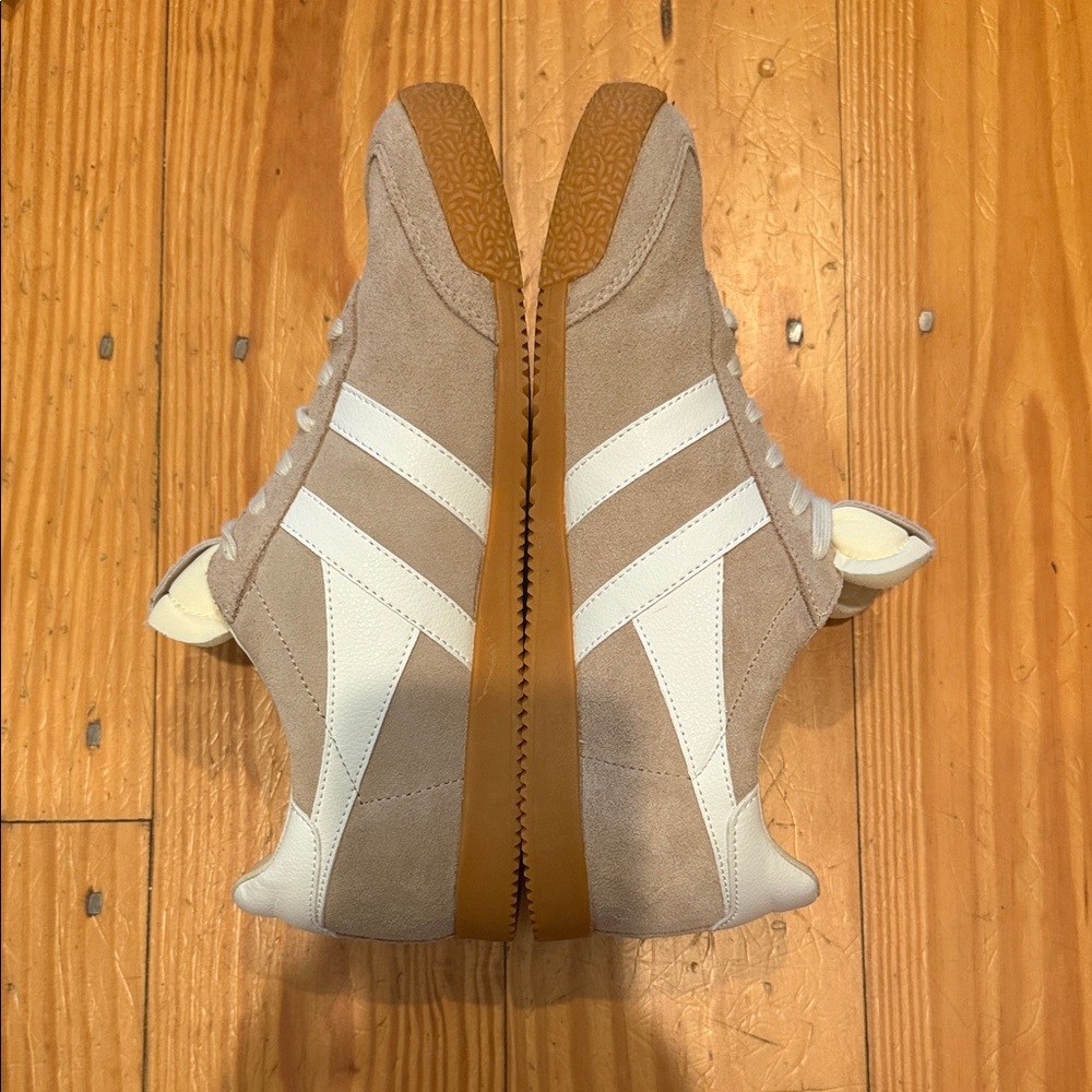 NEW Gola Suede Sneakers in Taupe, White & Gum SIZE 10 - Picture 2 of 5